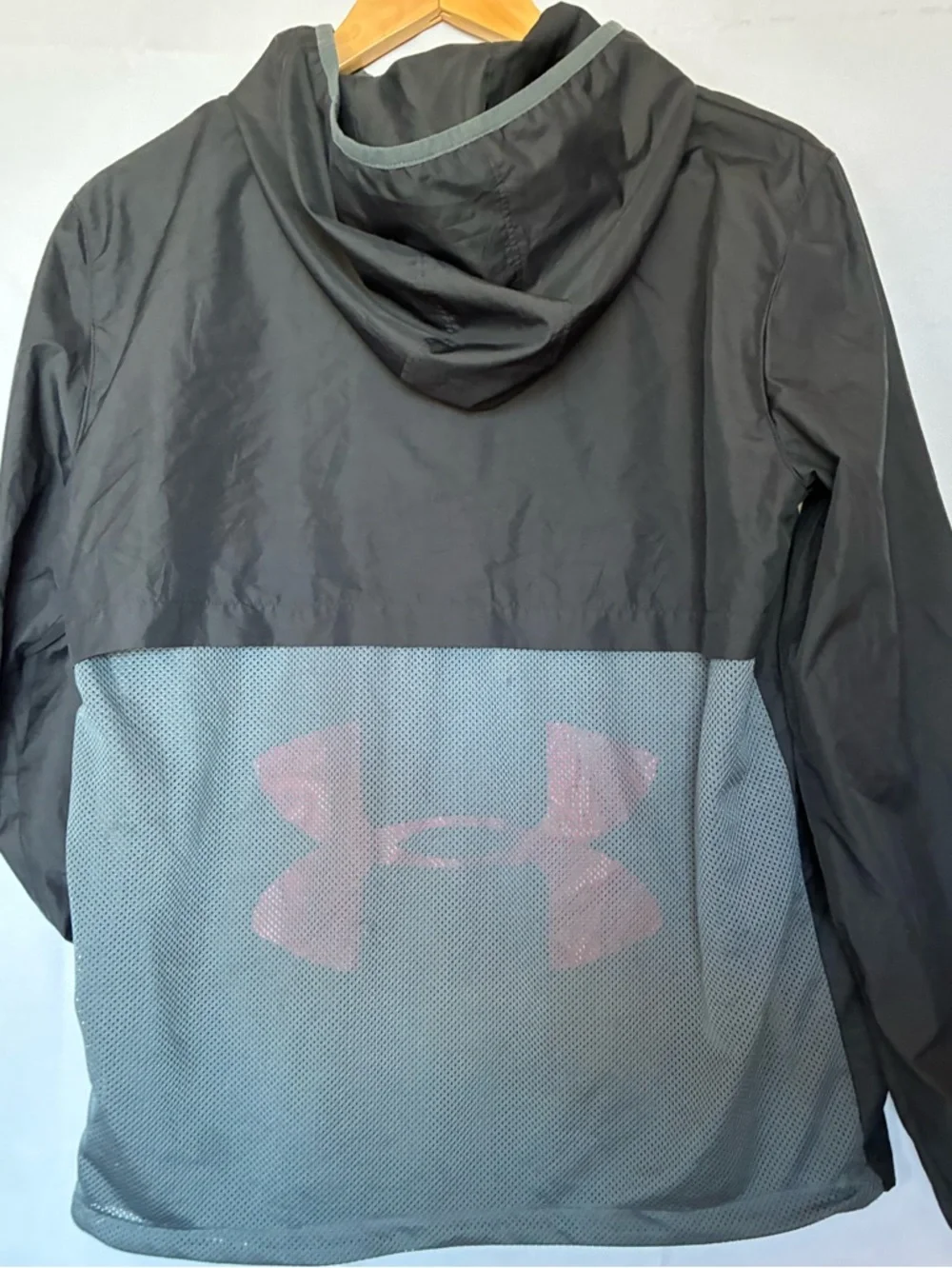 UNDER ARMOUR boys full zip wind jacket - Picture 4 of 9